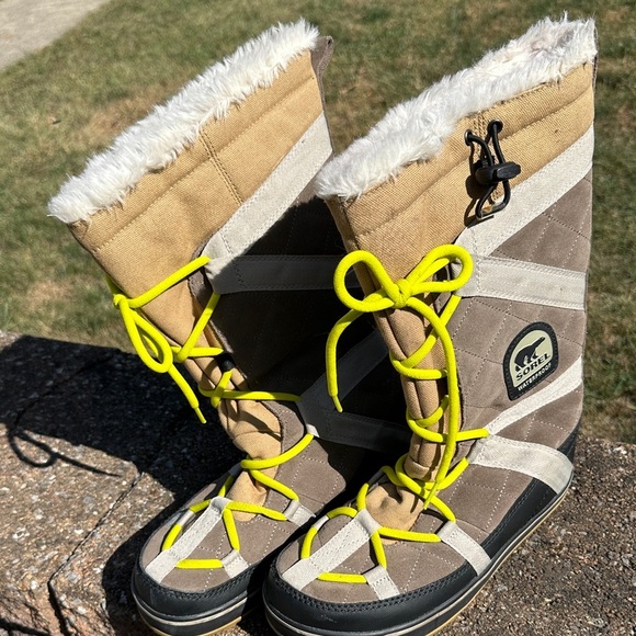 Sorel Glacy Explorer Winter Snow Boot - Picture 1 of 7